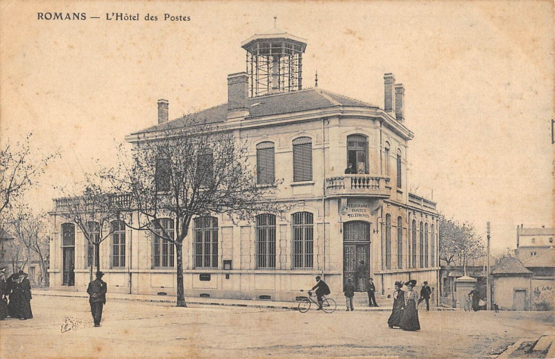 Carte postale ancienne Romans Hotel Des Postes