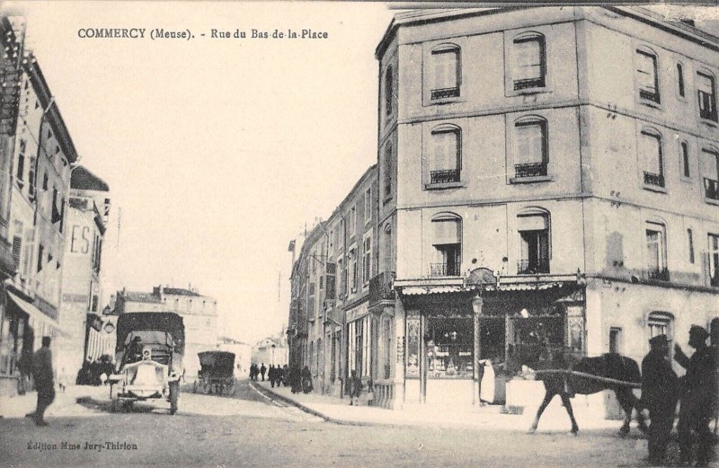 Carte postale ancienne Commercy Rue Du Bas De La Place à Commercy