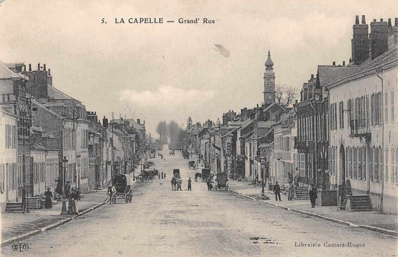 Carte postale ancienne La Capelle Grand Rue à La Capelle