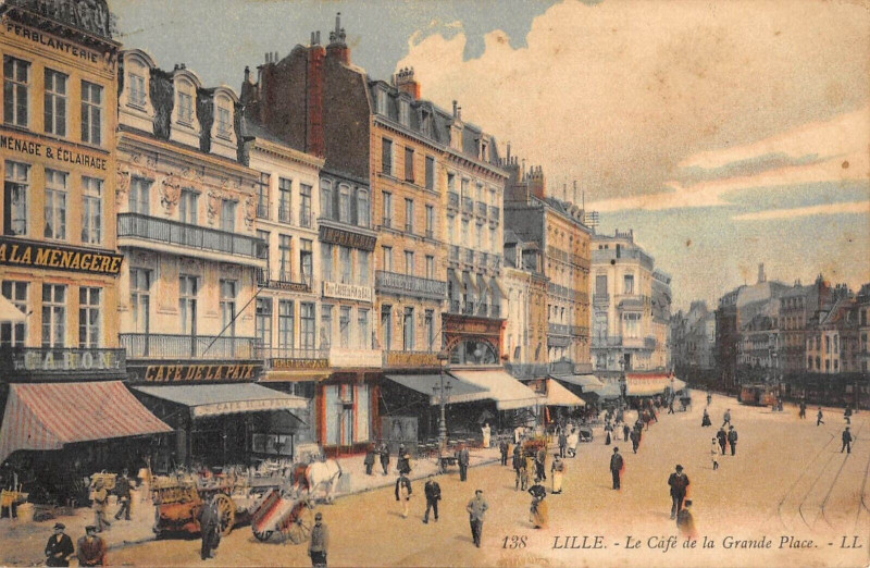 Carte postale ancienne Lille Le Cafe Et La Grande Place à Lille