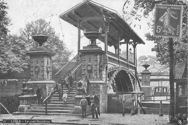 Carte postale ancienne Lille Le Pont Napoleon à Lille