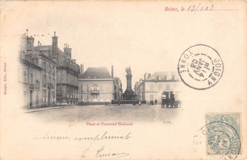 Carte postale ancienne Reims Place Et Fontaine Godinot à Reims