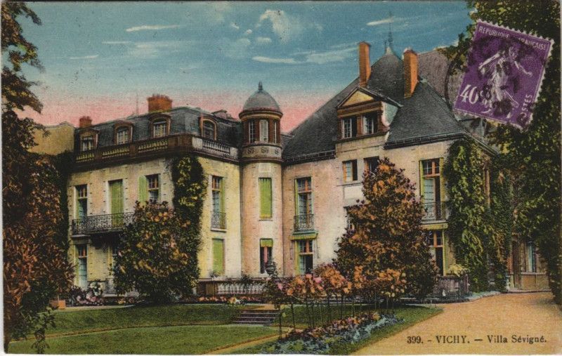 Carte postale ancienne Vichy Villa Sevigne à Vichy