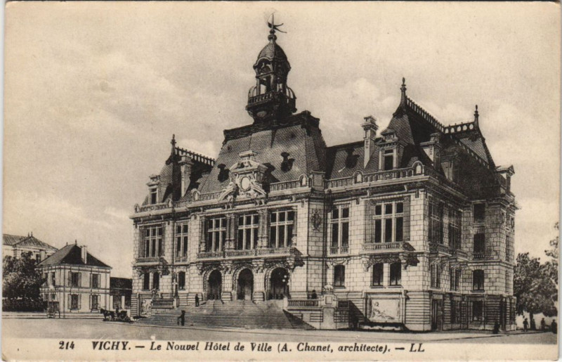 Carte postale ancienne Vichy Le nouvel Hotel de Ville à Vichy