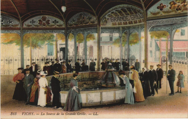 Carte postale ancienne Vichy Source de la Grande Grille à Vichy