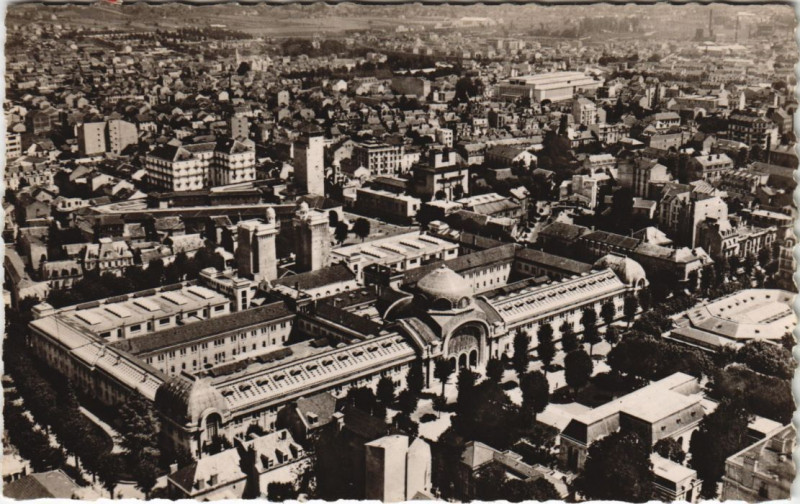 Carte postale ancienne Vichy vue aerienne à Vichy