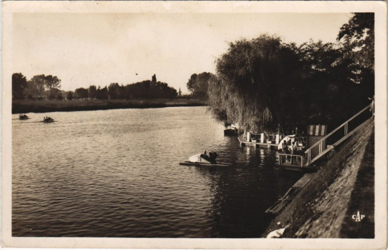 Carte postale ancienne Vichy Bords de l'Allier à Vichy