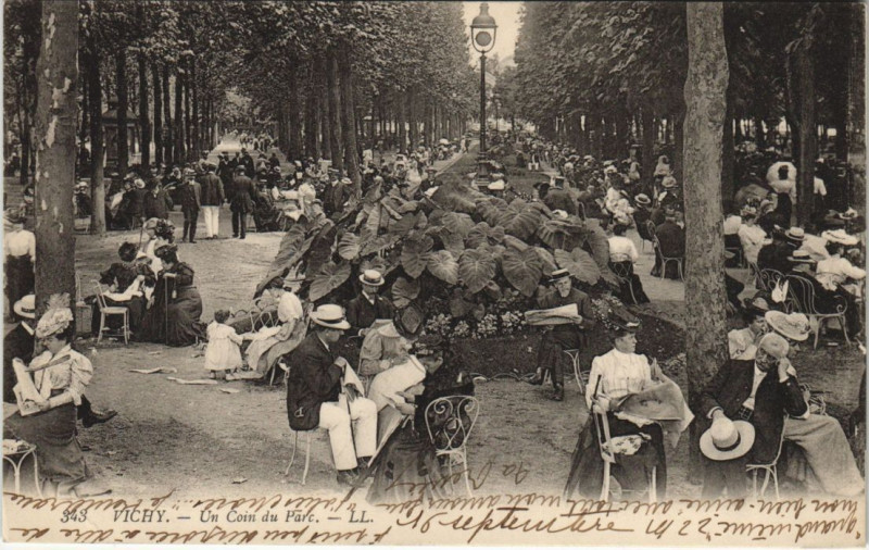 Carte postale ancienne Vichy un Coin du Parc à Vichy