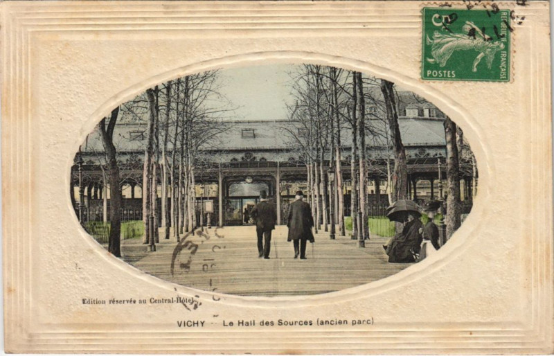 Carte postale ancienne Vichy Le Hall des Sources à Vichy