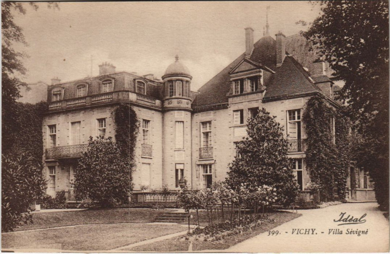 Carte postale ancienne Vichy Villa Sevigne à Vichy