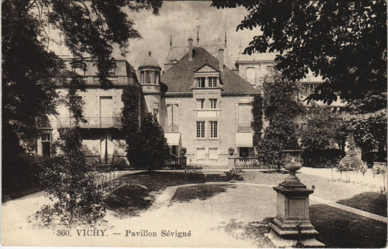 Carte postale ancienne Vichy Pavillon Sevigne à Vichy
