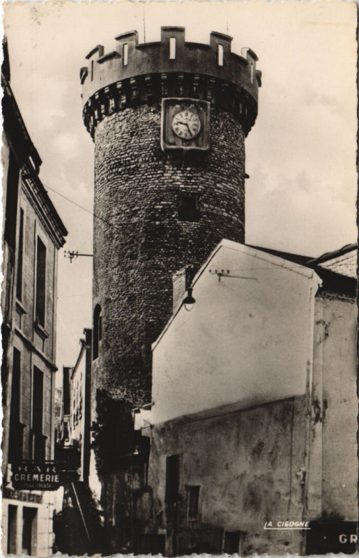 Carte postale ancienne Vichy Tour d'Horloge à Vichy
