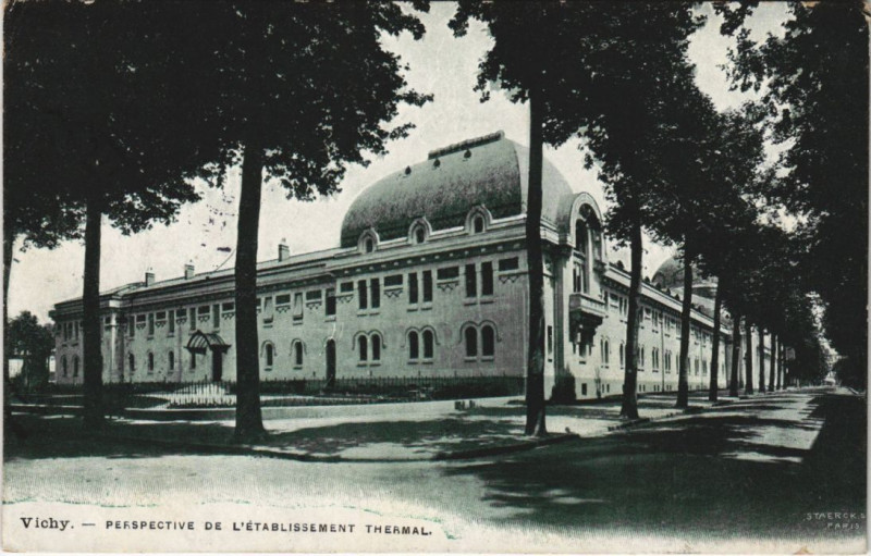 Carte postale ancienne Vichy Perspective de l'Etablissement Thermal à Vichy