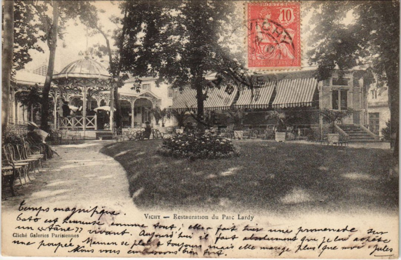 Carte postale ancienne Vichy Restauration du Parc Lardy à Vichy