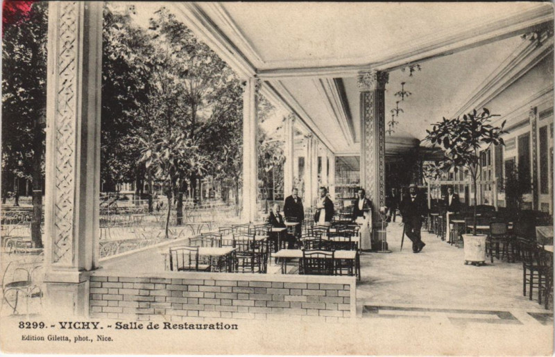 Carte postale ancienne Vichy Salle de Restauration à Vichy