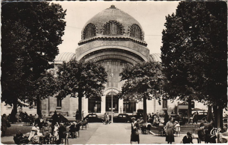 Carte postale ancienne Vichy Etablissement Thermal à Vichy