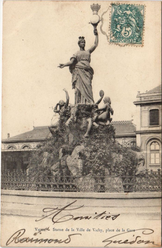 Carte postale ancienne Statue de la Ville de Vichy à Vichy