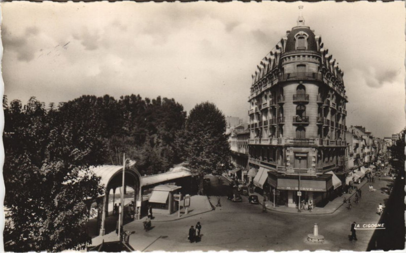 Carte postale ancienne Vichy Rues Georges Clemenceau et President Wilson à Vichy