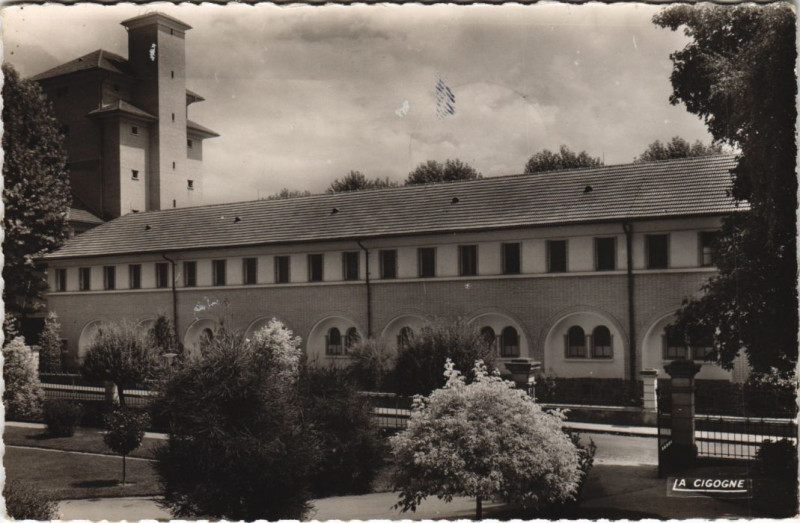 Carte postale ancienne Vichy Etablissement Lardy à Vichy