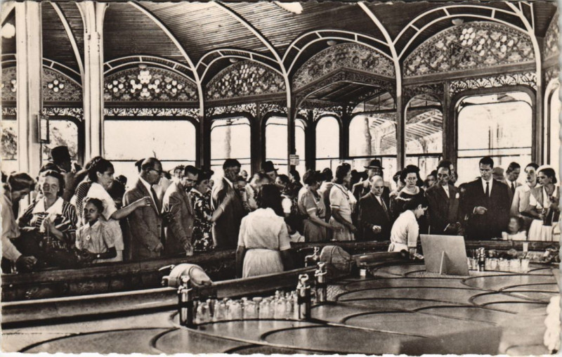 Carte postale ancienne Vichy Source Chomel à Vichy