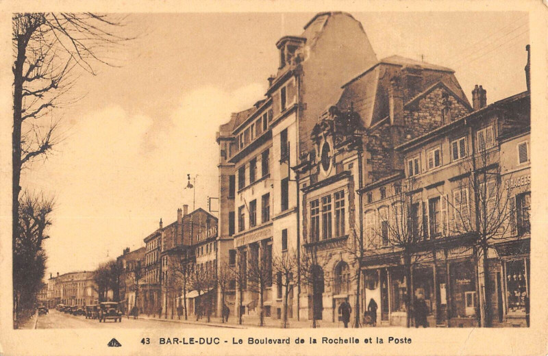Carte postale ancienne Bar Le Duc Boulevard De La Rochelle Et La Poste à Bar-le-Duc
