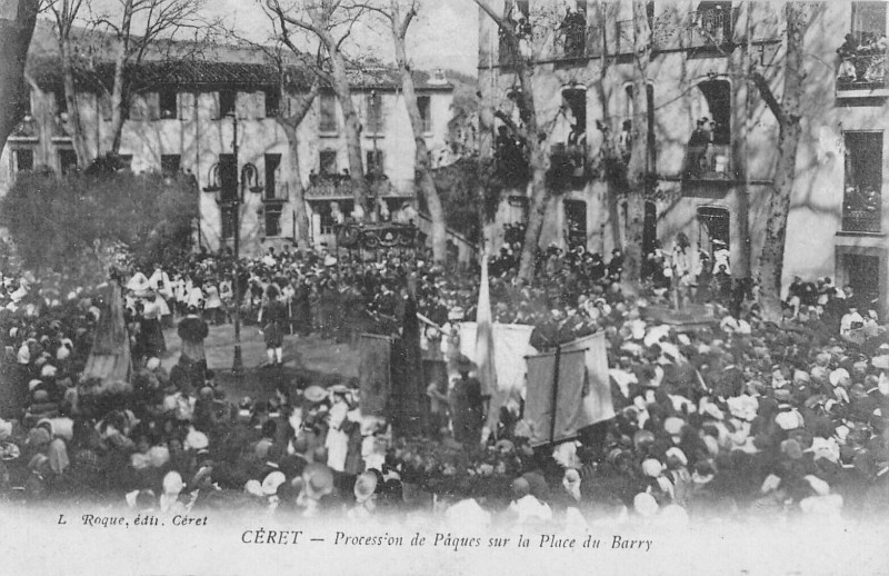 Carte postale ancienne Ceret Procession De Paques Sur La Place Du Barry à Ur
