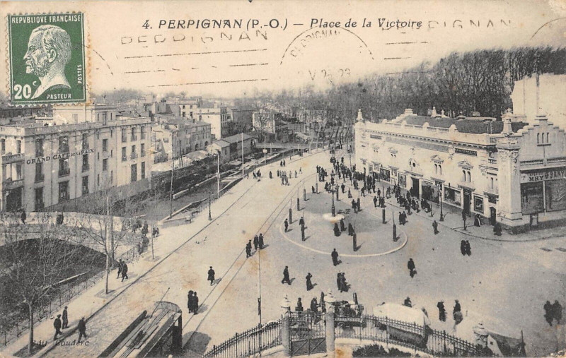 Carte postale ancienne Perpignan Place De La Victoire à Perpignan