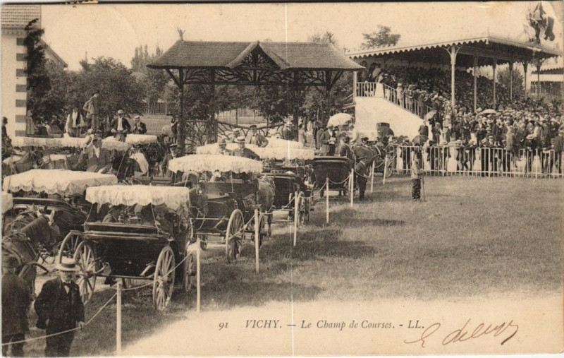 Carte postale ancienne Vichy Le Champ de Courses à Vichy
