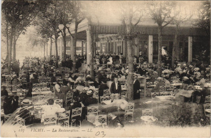 Carte postale ancienne Vichy La Restauration à Vichy