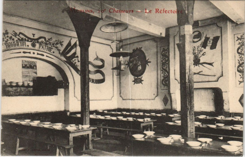 Carte postale ancienne Moulins 10. Chasseurs - La Refectoire à Moulins