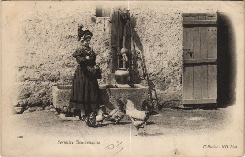Carte postale ancienne Fermiere Bourbonnaise