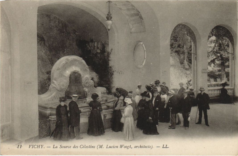 Carte postale ancienne Vichy La Source des Celestins à Vichy
