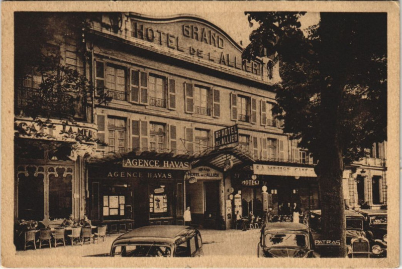 Carte postale ancienne Moulins Grand Hotel de l'Allier - Place d'Allier à Moulins