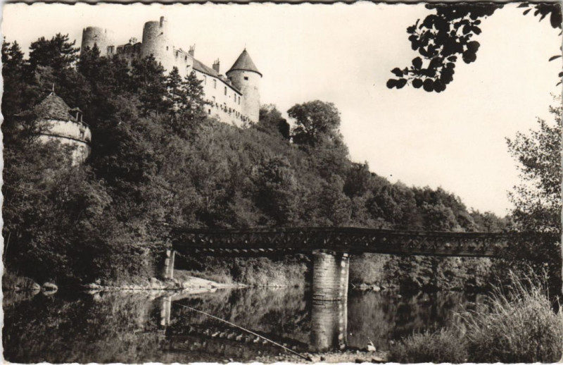Carte postale ancienne Saint-Bonnet-de-Rochefort Le Vieux Pont et le Chateau des Oies à Saint-Bonnet-de-Rochefort