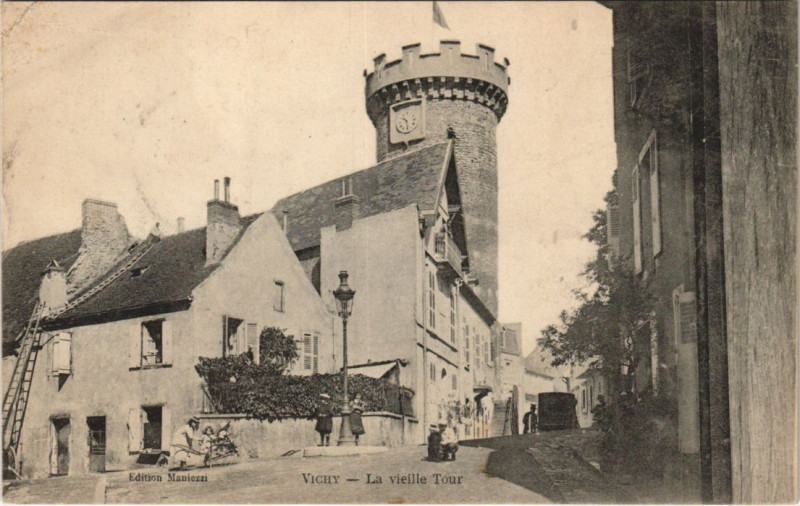 Carte postale ancienne Vichy La Vieille Tour à Vichy