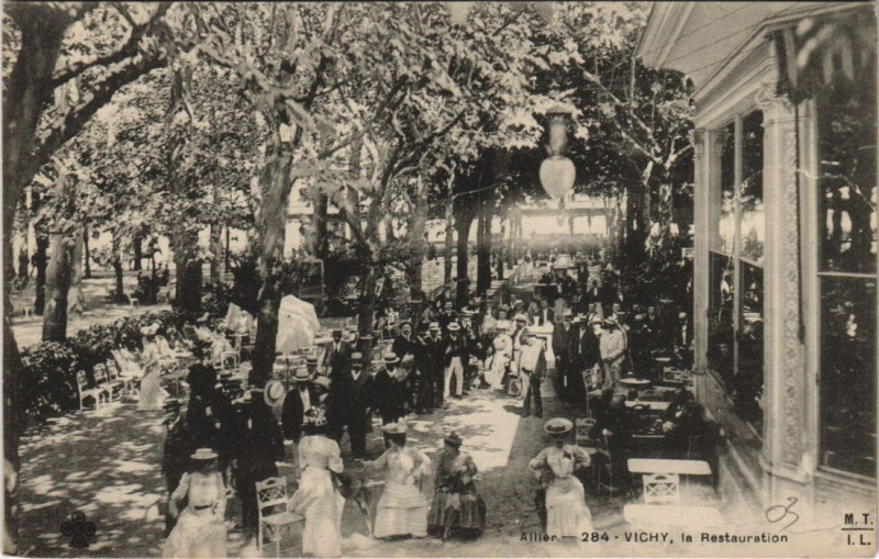 Carte postale ancienne Vichy La Restauration à Vichy