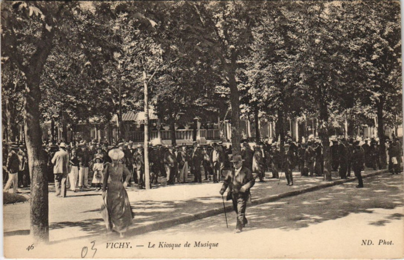 Carte postale ancienne Vichy Le Kiosque de Musique à Vichy