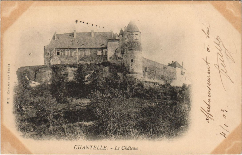 Carte postale ancienne Chantelle Le Chateau à Chantelle