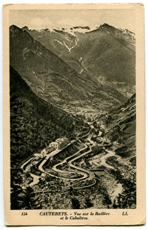 Carte postale ancienne Hautes-Pyrénées Cauterets Vue sur la Raillère et le Cabaliros à Cauterets