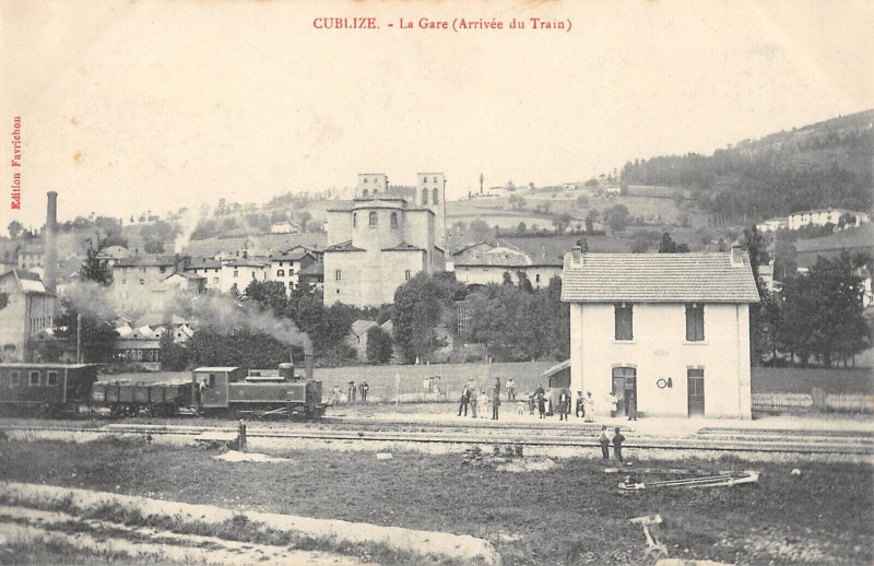 Carte postale ancienne Cublize Arrivee Du Train La Gare à Cublize