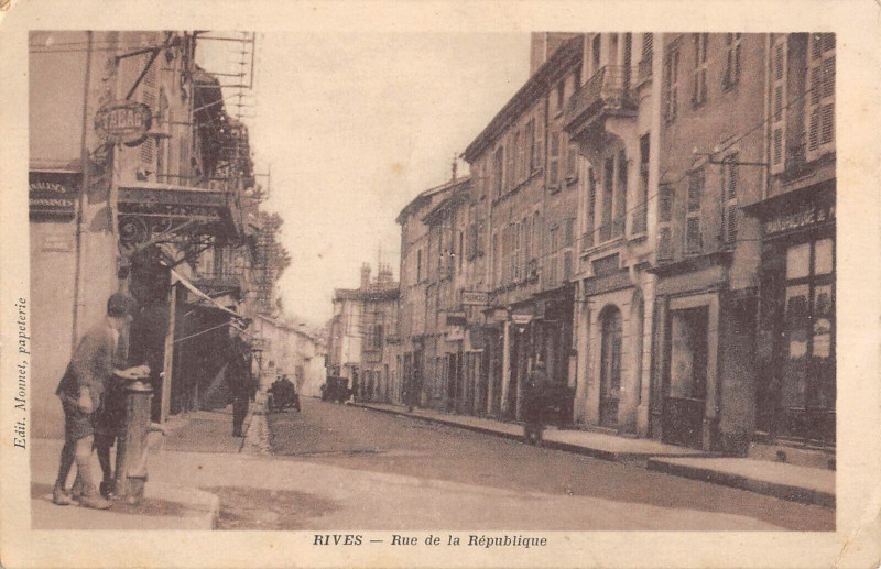 Carte postale ancienne Rives Rue De La Republique à Rives