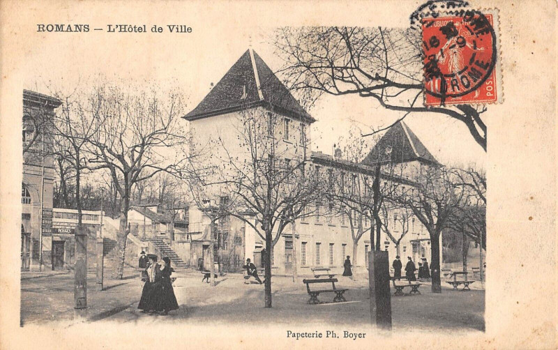 Carte postale ancienne Romans Hotel De Ville