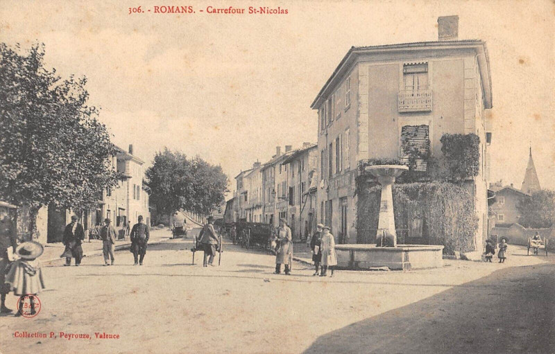 Carte postale ancienne Romans Carrefour Saint Nicolas