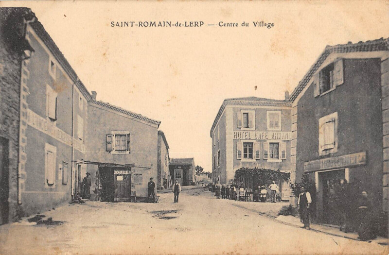 Carte postale ancienne Saint Romain De Lerp Centre Du Village