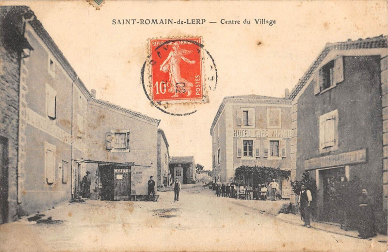 Carte postale ancienne Saint Romain De Lerp Centre Du Village