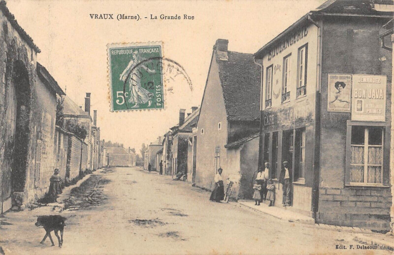 Carte postale ancienne Vraux La Grande Rue à Vraux