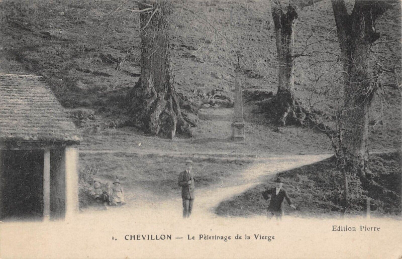 Carte postale ancienne Chevillon Le Pelerinage De La Vierge à Chevillon