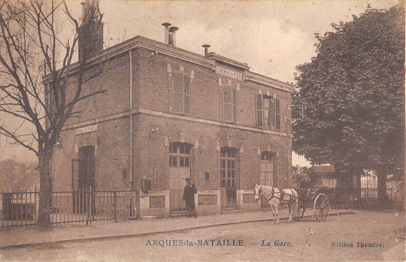 Carte postale ancienne Arques La Bataille La Gare à Arques-la-Bataille