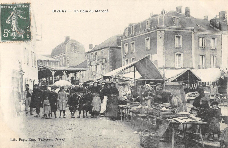 Carte postale ancienne Civray Un Coin Du Marche à Civray