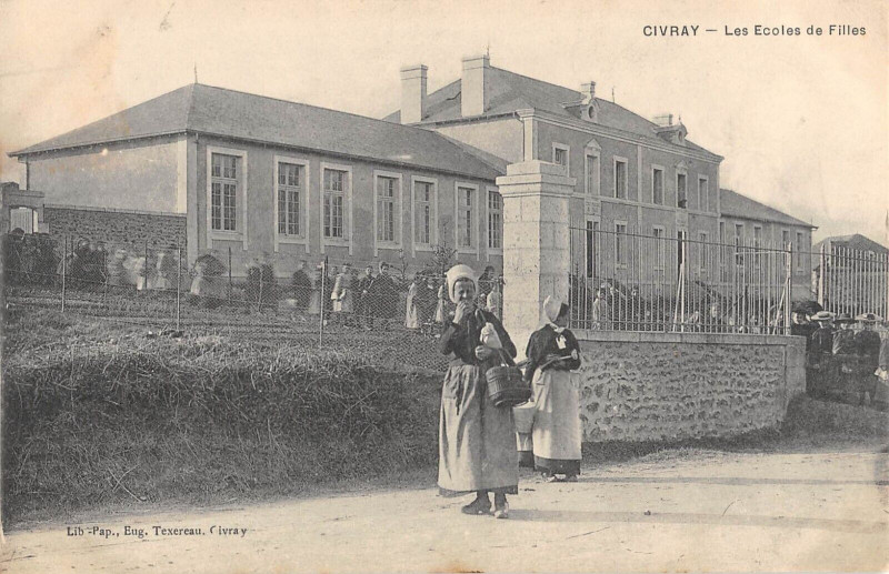Carte postale ancienne Civray Les Ecoles De Filles à Civray